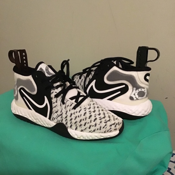 😎Nike’s Kelvin Durant size 3.5Y, new condition, see photos, immaculate sneakers - Picture 2 of 7